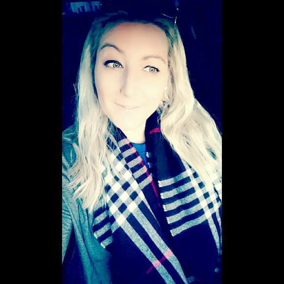 Meet your Posher, Shannon Lee - Picture 5 of 6